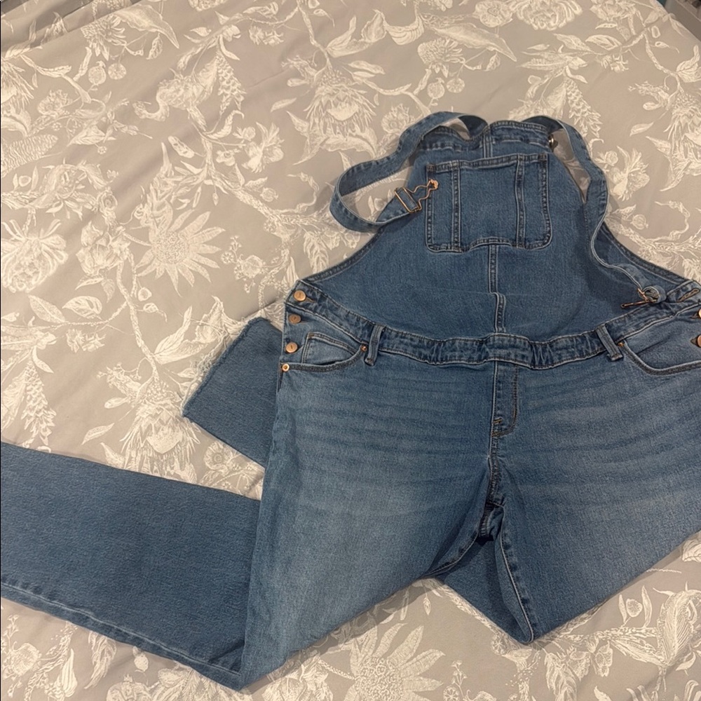 Maternity overalls